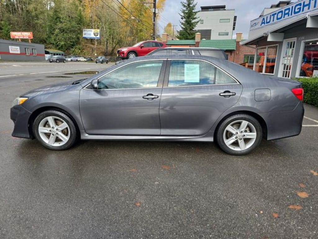 Used 2012 Toyota Camry SE Sedan