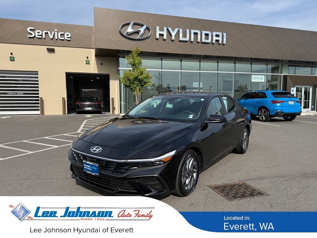 Used 2025 Hyundai Elantra Hybrid Blue Sedan