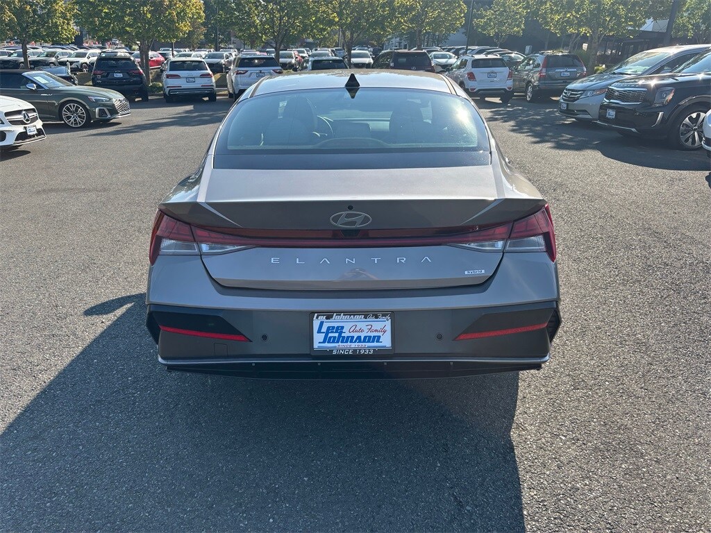2024 Hyundai Elantra Hybrid Limited photo 2