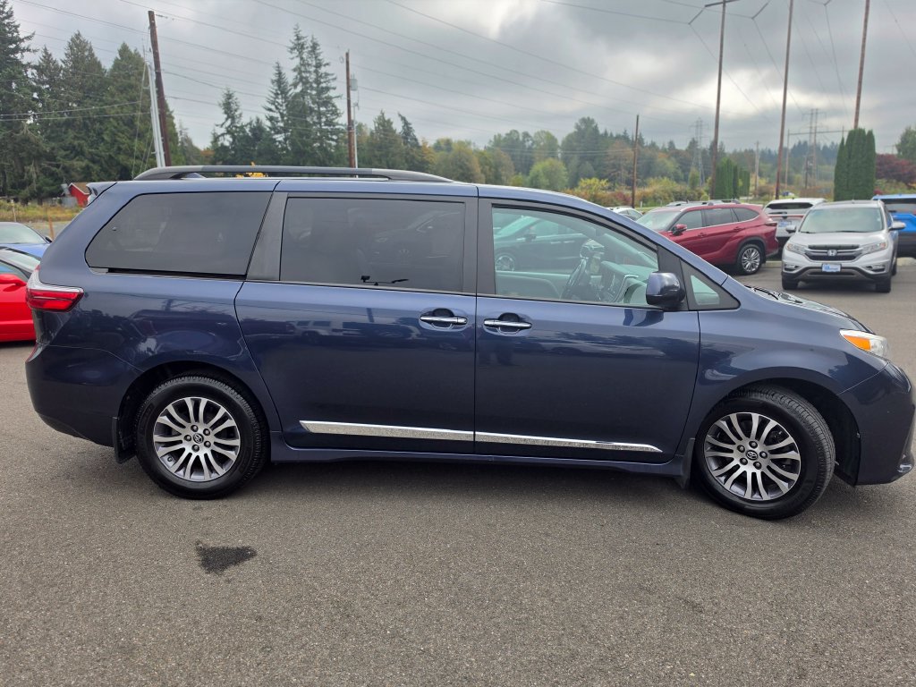 Used 2018 Toyota Sienna XLE Van Passenger Van