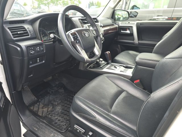 2018 Toyota 4Runner SR5 photo 2