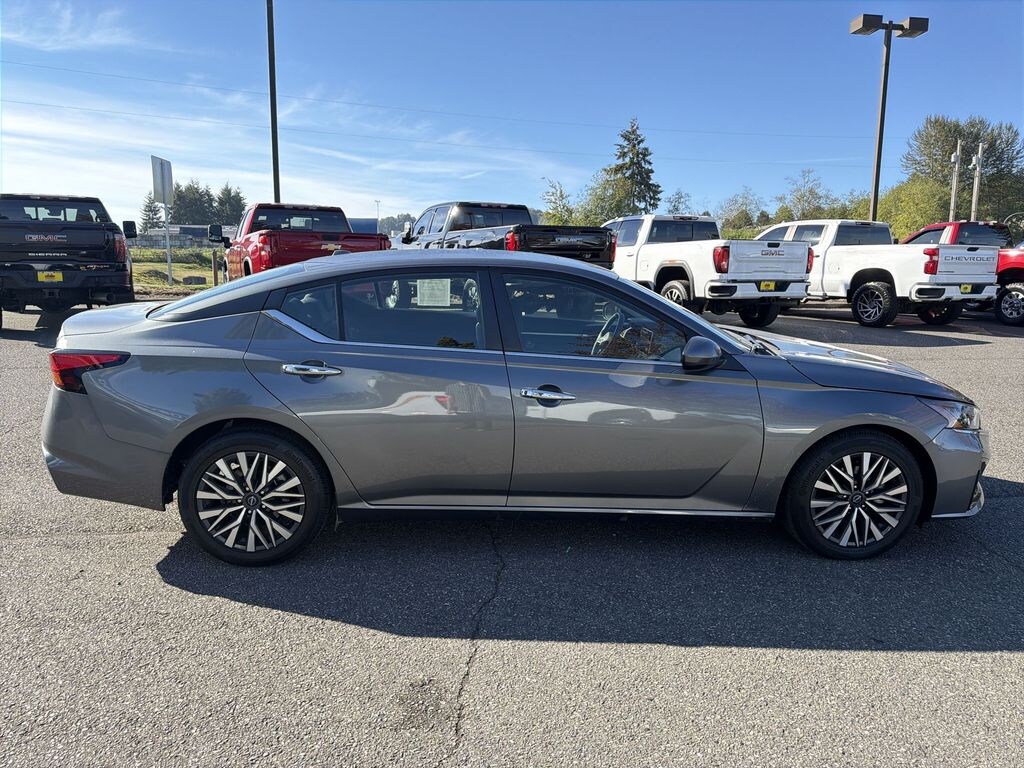 Used 2023 Nissan Altima 2.5 SV Sedan