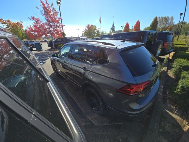 2023 Volkswagen Tiguan SE R-Line Black photo 4