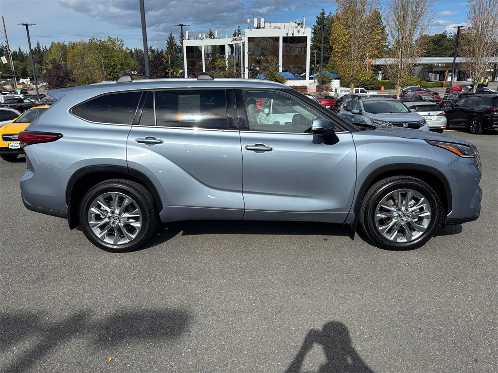 2022 Toyota Highlander Limited photo 2