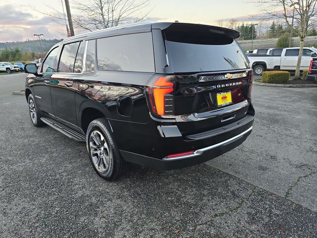 2025 Chevrolet Suburban LT photo 2