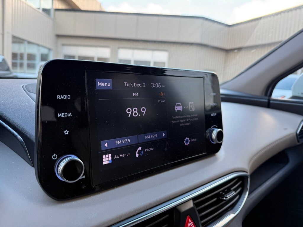 2021 Hyundai Santa Fe SE photo 3