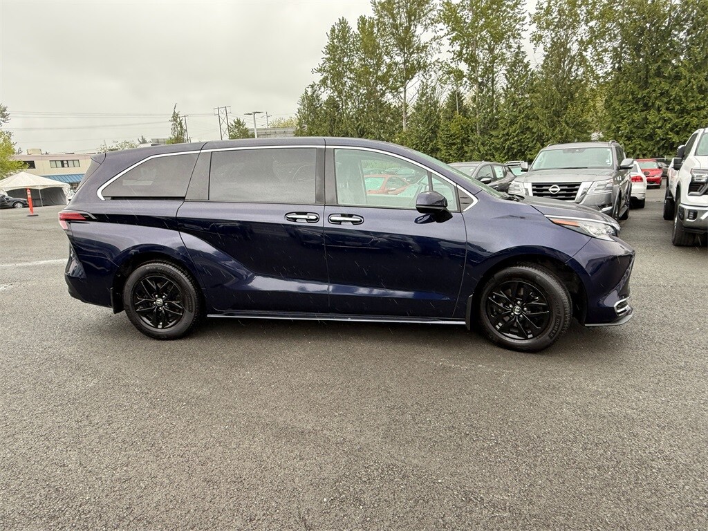 2021 Toyota Sienna XLE photo 4