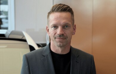 Staff member Vadim Zemlyanoy from 564f1048a63b