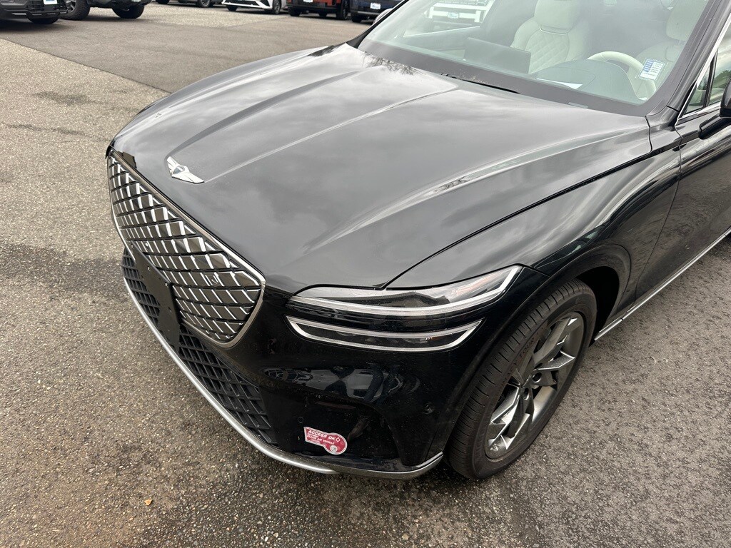 2024 Genesis Electrified GV70 Prestige photo 3
