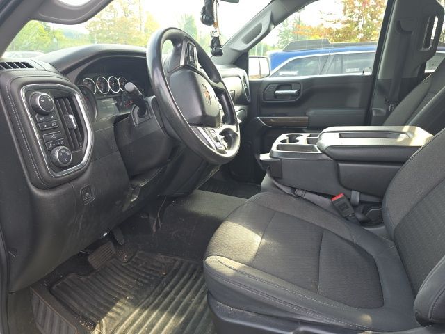 2019 Chevrolet Silverado 1500 LT photo 2