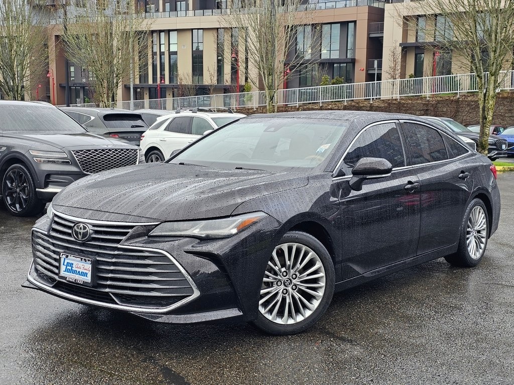 2019 Toyota Avalon Limited's photo