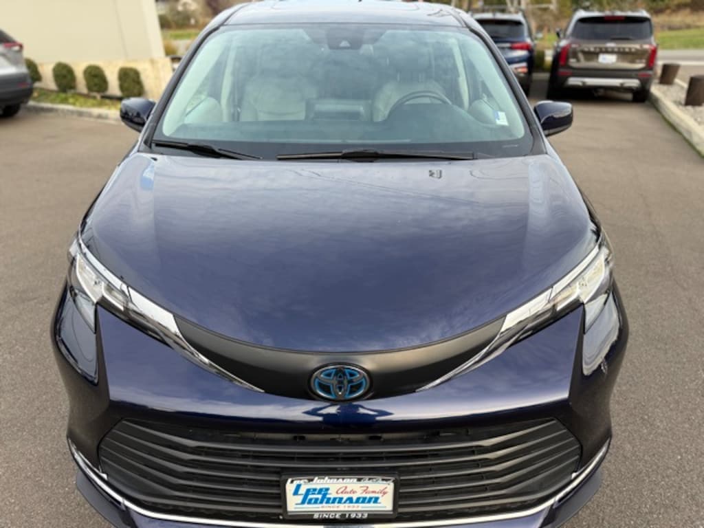 Used 2021 Toyota Sienna XLE Van