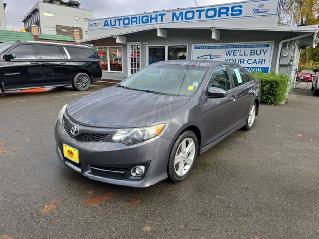 Used 2012 Toyota Camry SE Sedan