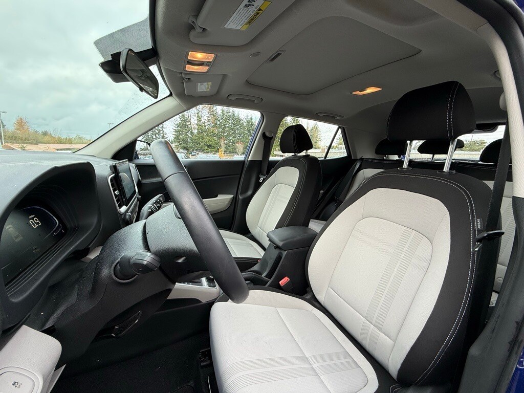 2024 Hyundai Venue SEL photo 4