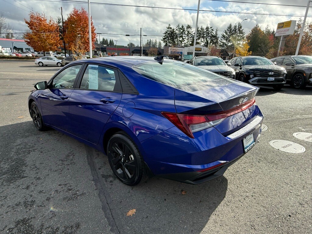 2023 Hyundai Elantra SEL photo 2