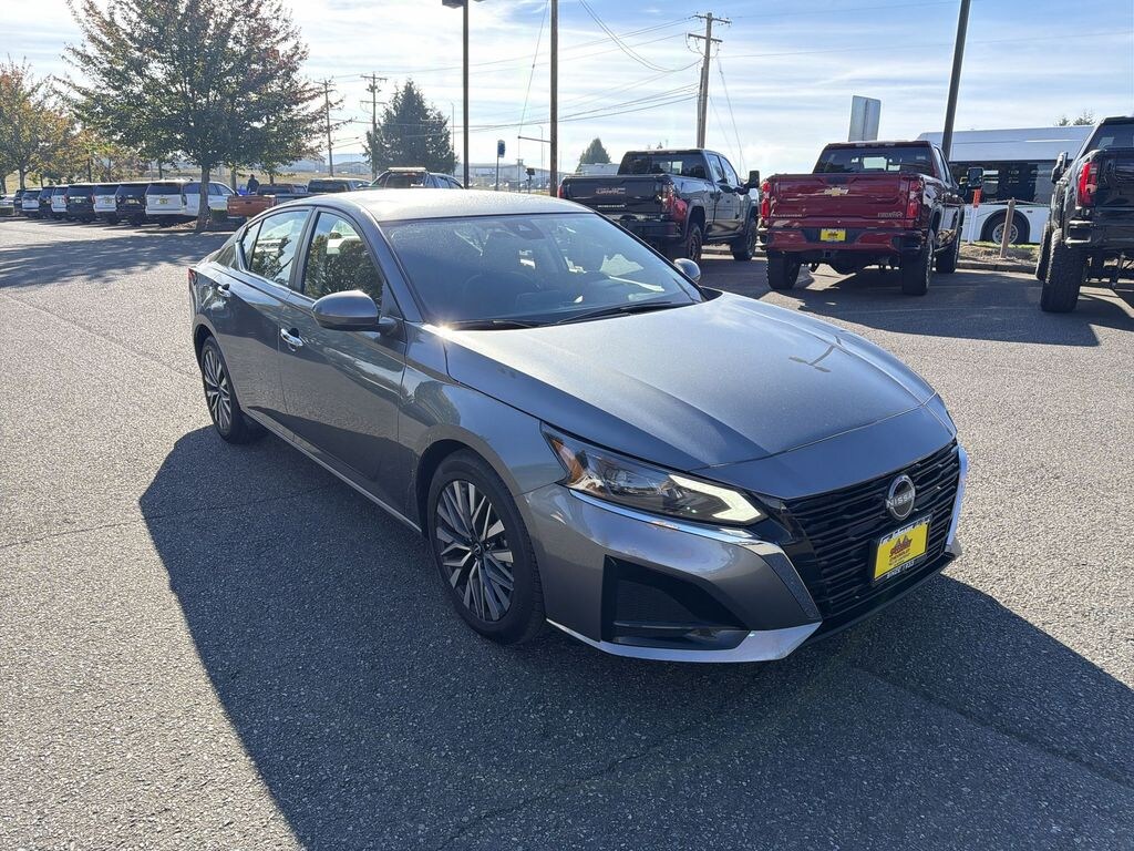 Used 2023 Nissan Altima 2.5 SV Sedan