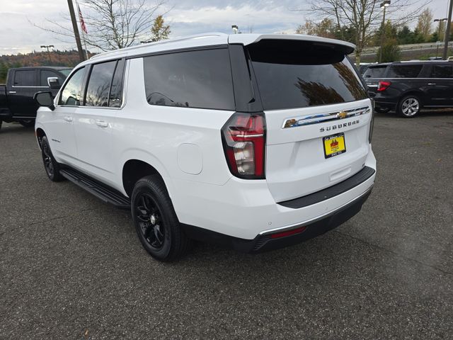 2023 Chevrolet Suburban LT photo 3