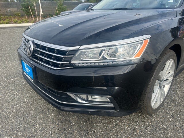 2017 Volkswagen Passat SE photo 2