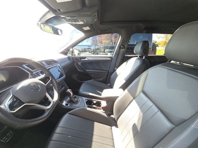 2023 Volkswagen Tiguan SE R-Line Black photo 2
