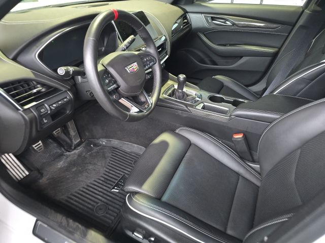 2024 Cadillac CT5 V photo 2