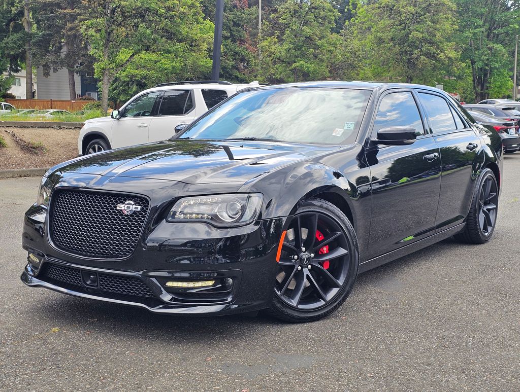 2023 Chrysler 300 C's photo