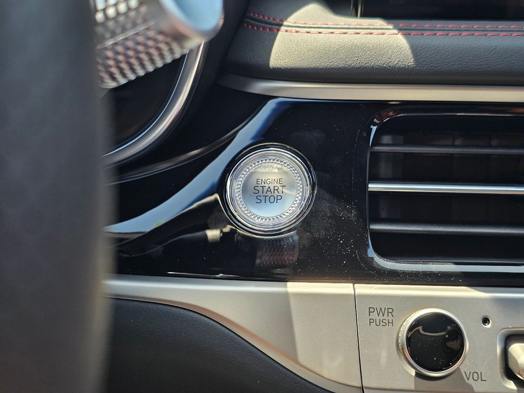 2025 GENESIS G70 Sport Advanced - Photo 28