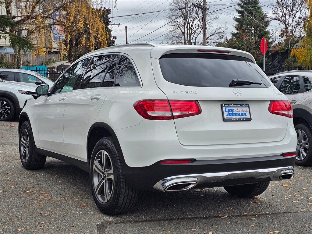 2018 Mercedes Benz GLC 300 4MATIC photo 4