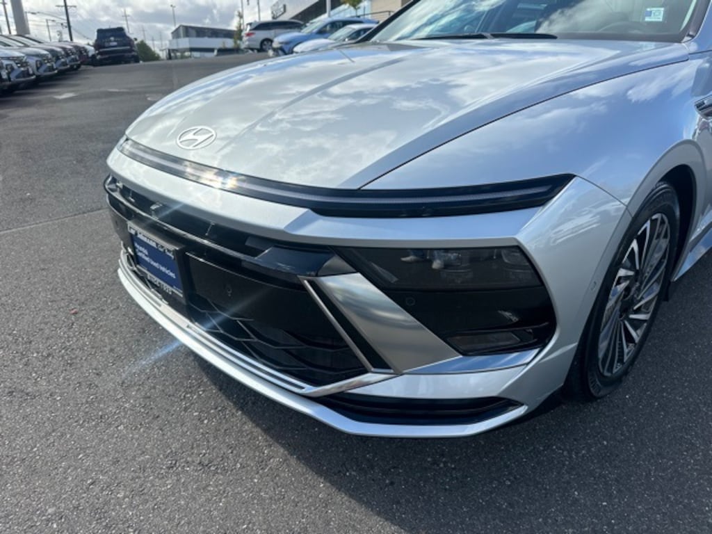 Used 2024 Hyundai Sonata Hybrid Limited Sedan