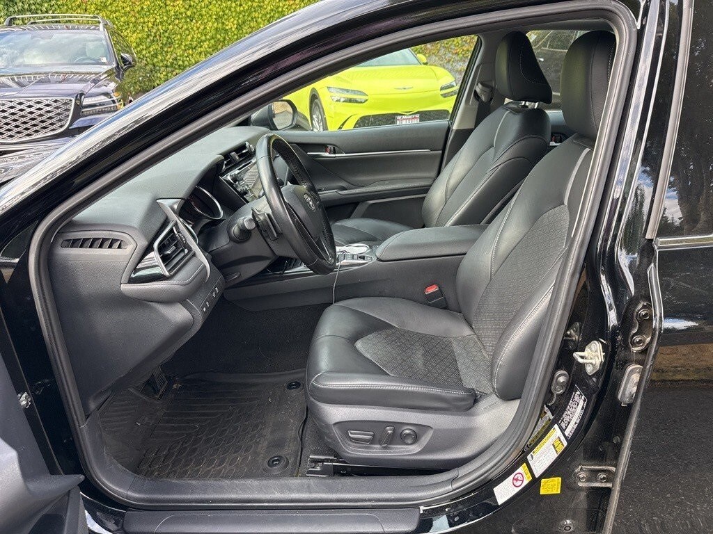 2019 Toyota Camry XSE V6 photo 3