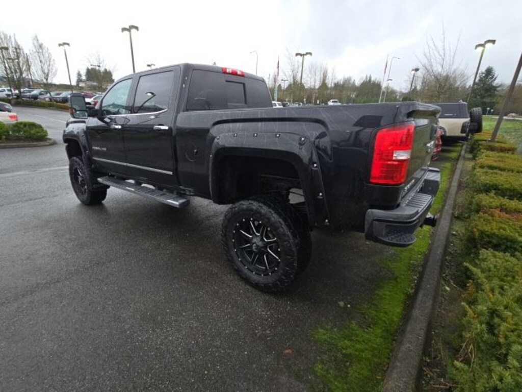 Used 2019 GMC Sierra 2500HD Denali Truck Crew Cab