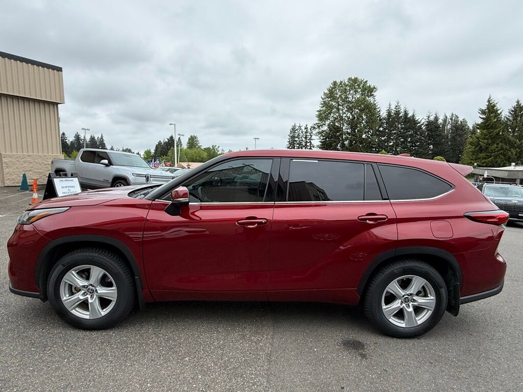 Used 2021 Toyota Highlander LE SUV