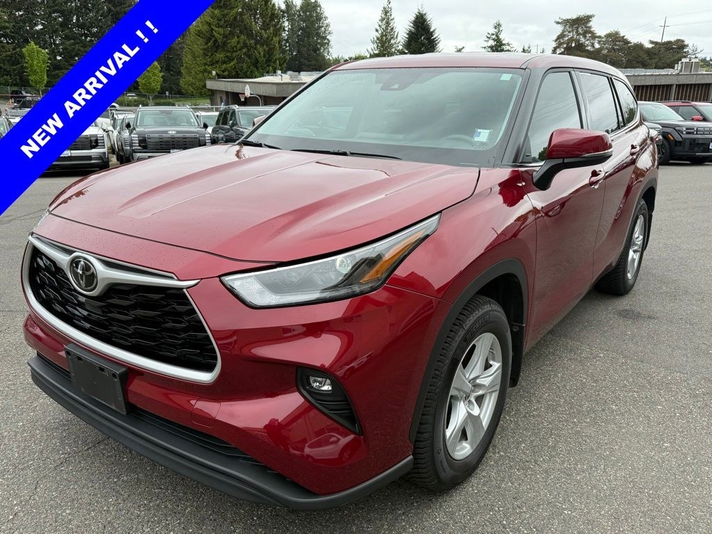 Used 2021 Toyota Highlander LE SUV
