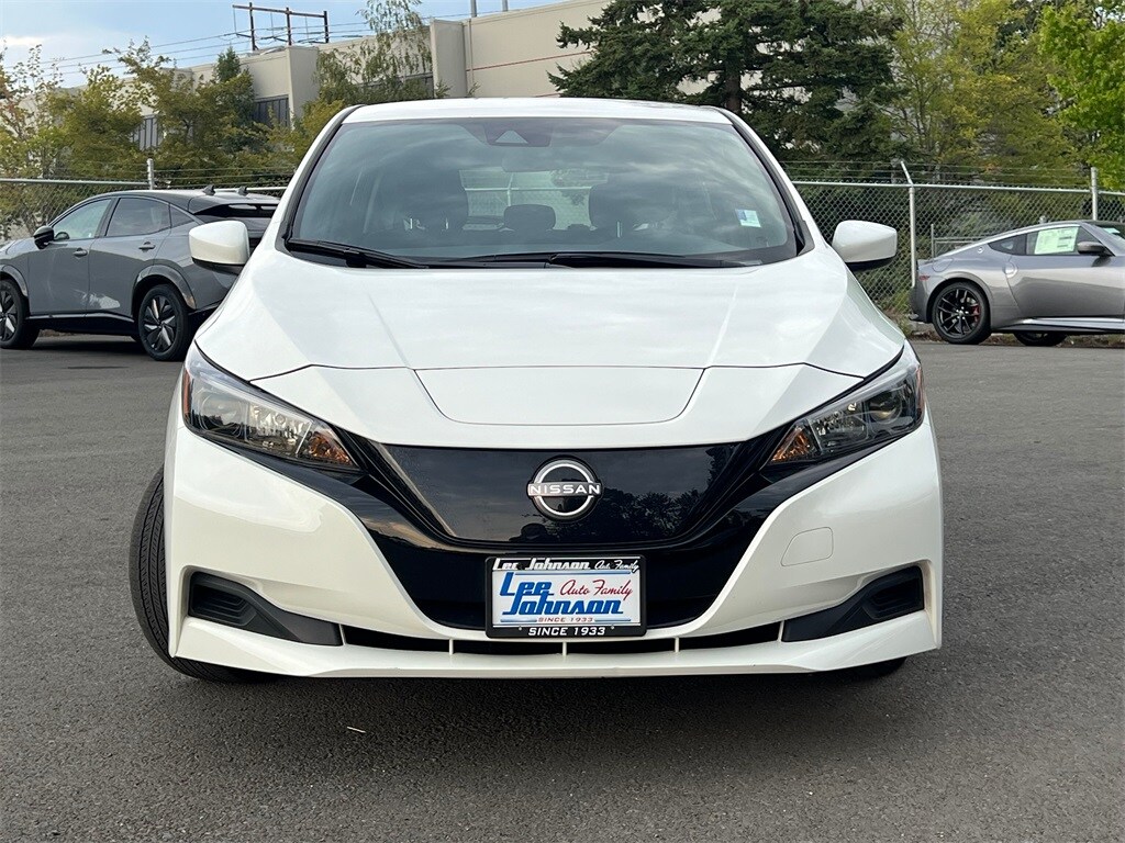 2023 Nissan Leaf S photo 2