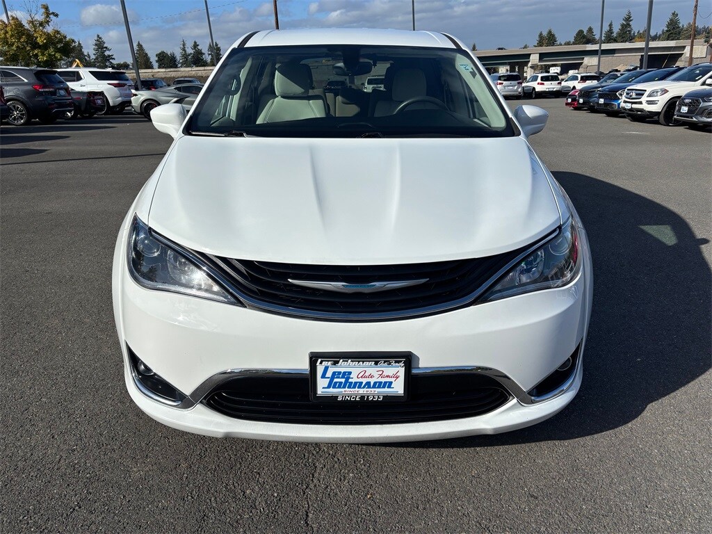2018 Chrysler Pacifica Hybrid Touring Plus photo 2
