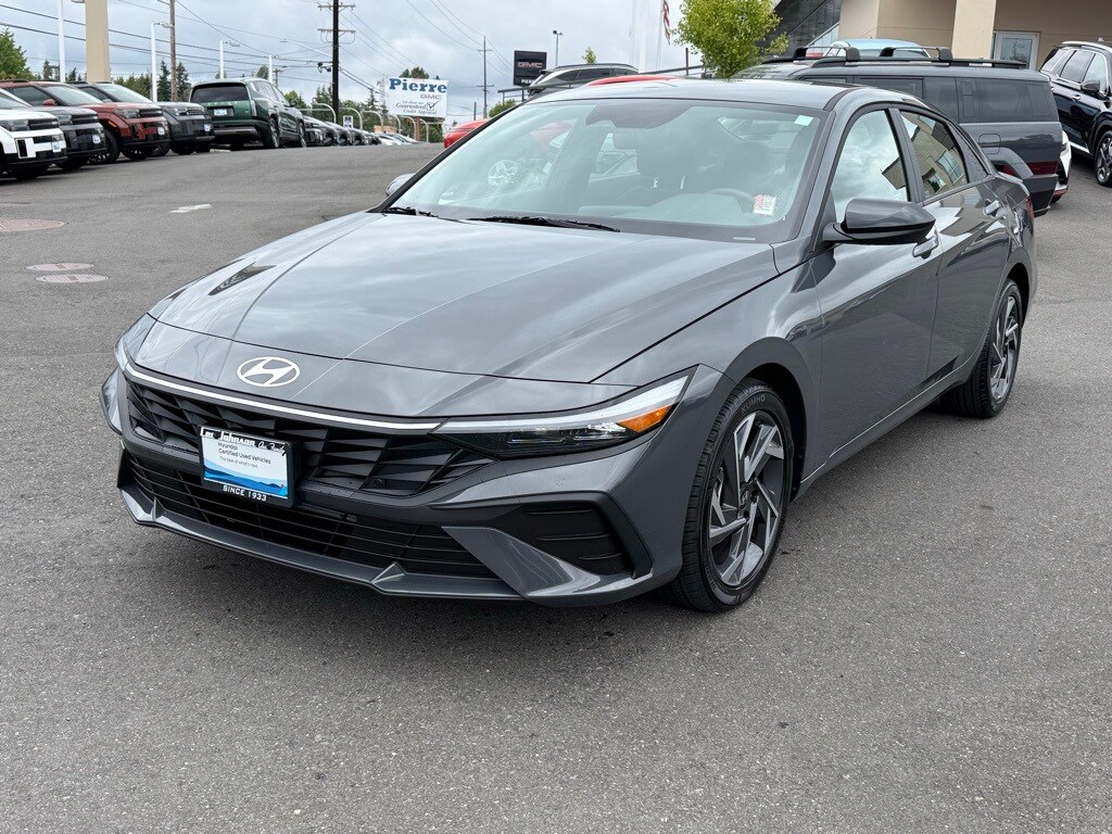 2025 Hyundai Elantra SEL Sport photo 2