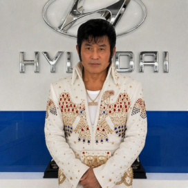 Staff member Si-Chun Lee from ID_4d8154658bc2