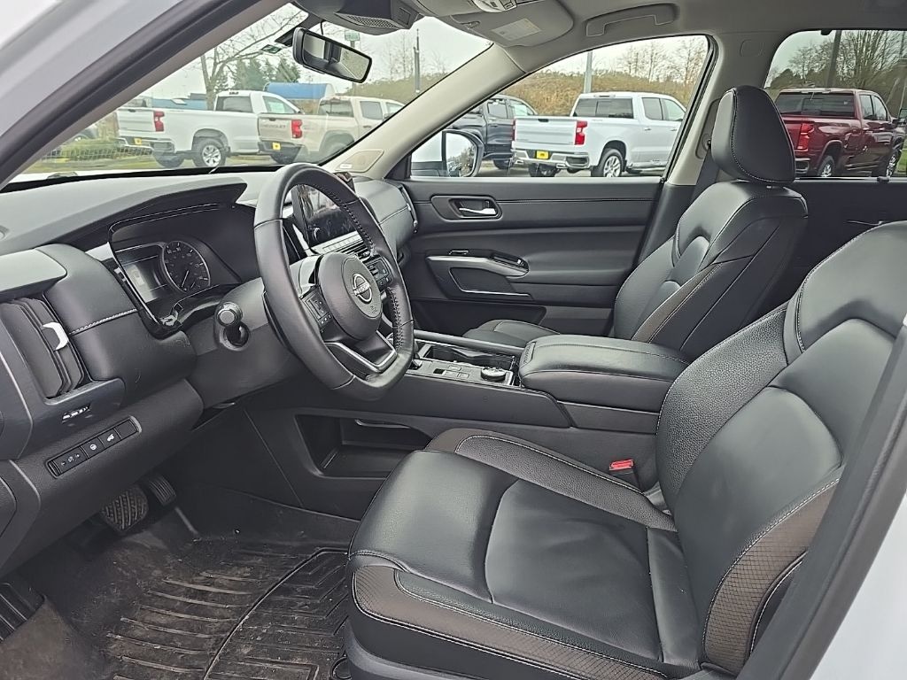 Used 2025 Nissan Pathfinder SL SUV