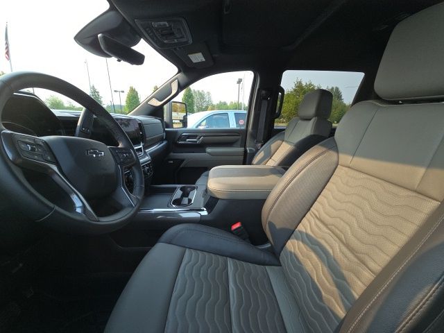 2025 Chevrolet Silverado 2500HD ZR2 photo 2