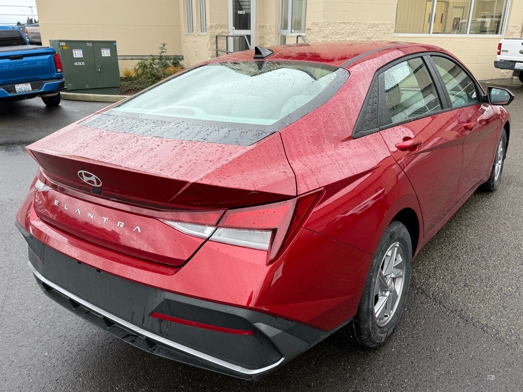 Certified 2025 Hyundai Elantra SE Sedan