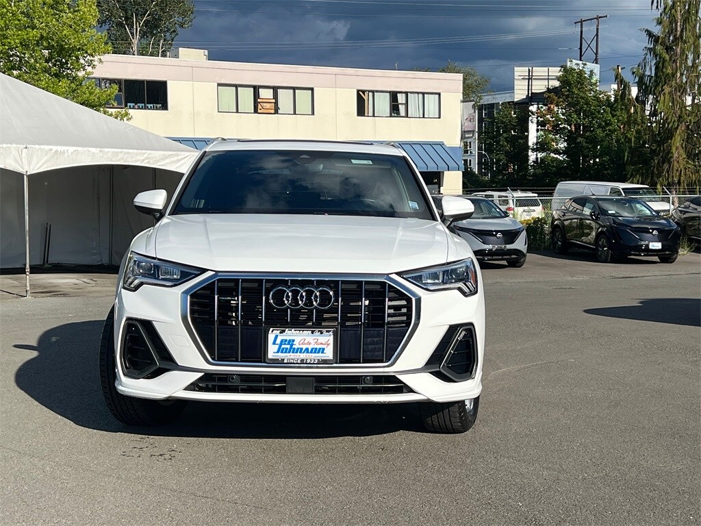 2023 Audi Q3 S line Premium 45 TFSI photo 2