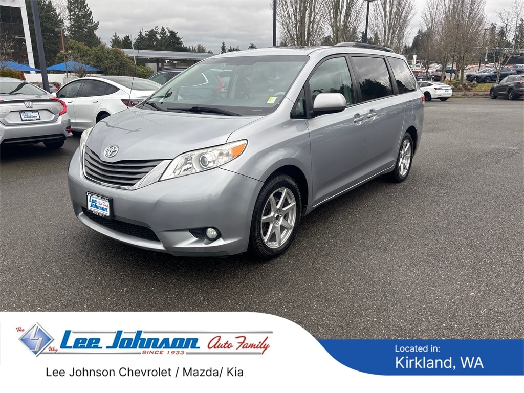Used 2014 Toyota Sienna XLE Minivan/Van