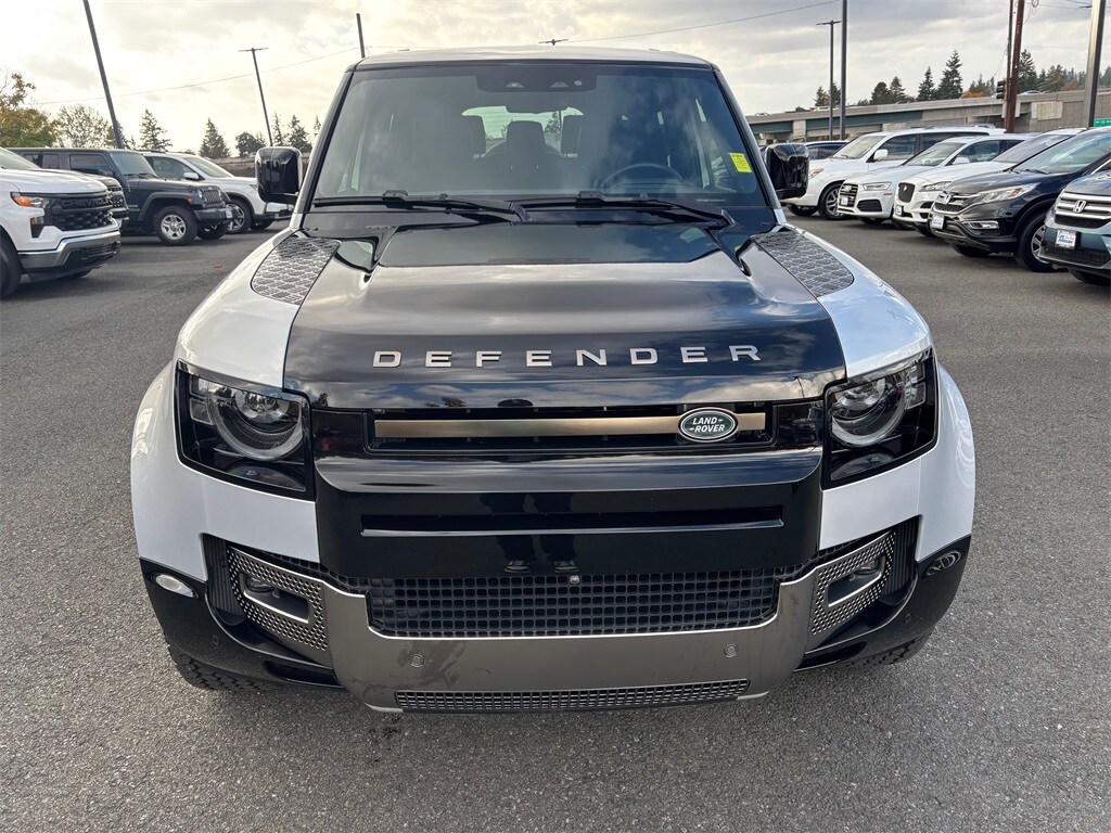 2024 Land Rover Defender X photo 2