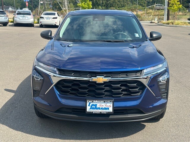 2024 Chevrolet Trax LS photo 2