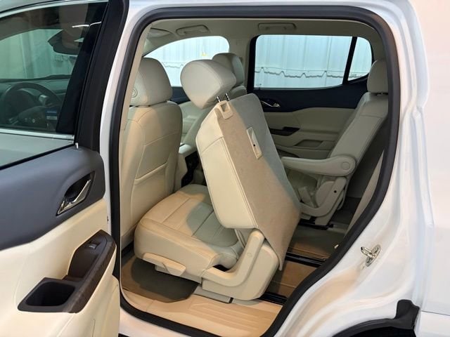 2023 GMC Acadia Denali - Photo 23