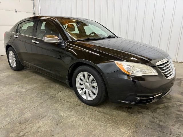Used 2013 Chrysler 200 Limited with VIN 1C3CCBCG1DN629286 for sale in Van Wert, OH