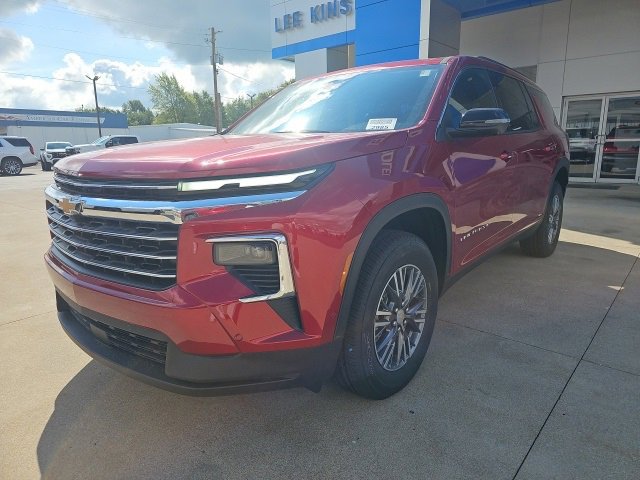 2026 Chevrolet Traverse photo 2