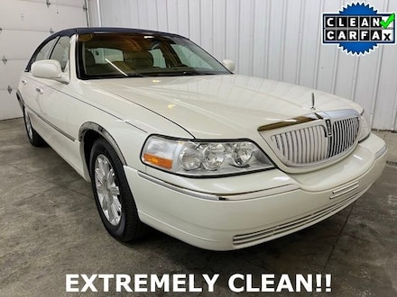 2005 Lincoln Town Car Signature Limited