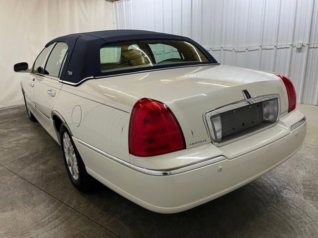 2005 Lincoln Town Car Signature Limited - Photo 9