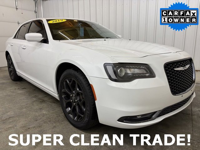 2019 Chrysler 300 S's photo