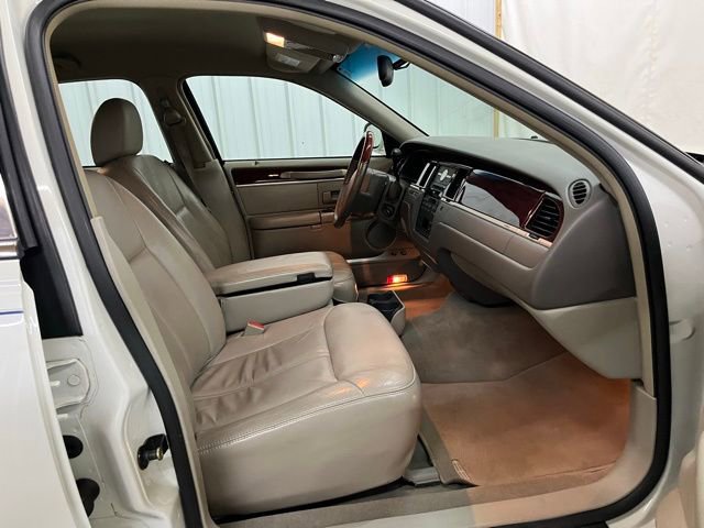 2005 Lincoln Town Car Signature Limited - Photo 22